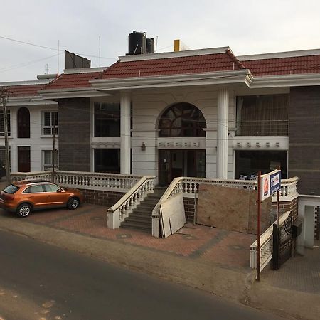 The Majestic Crown Hotell Ooty Exteriör bild