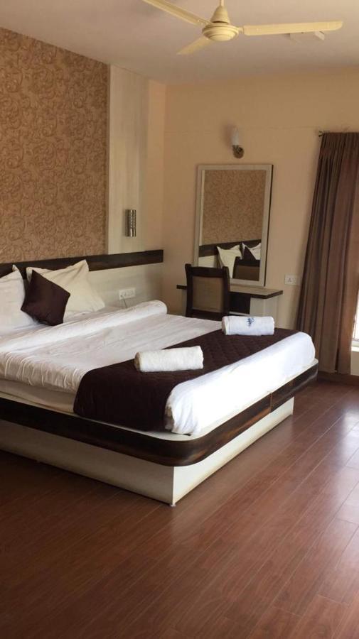 The Majestic Crown Hotell Ooty Exteriör bild