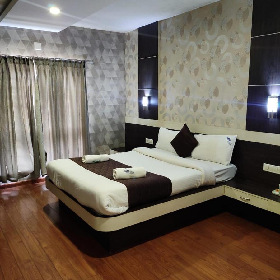 The Majestic Crown Hotell Ooty Exteriör bild