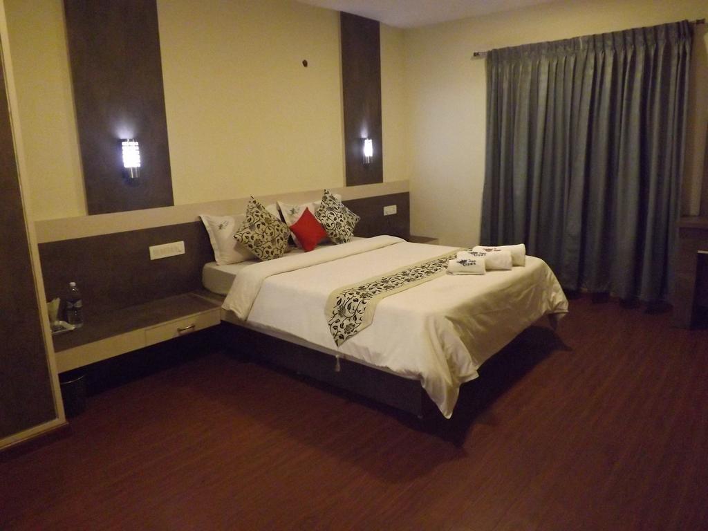 The Majestic Crown Hotell Ooty Exteriör bild