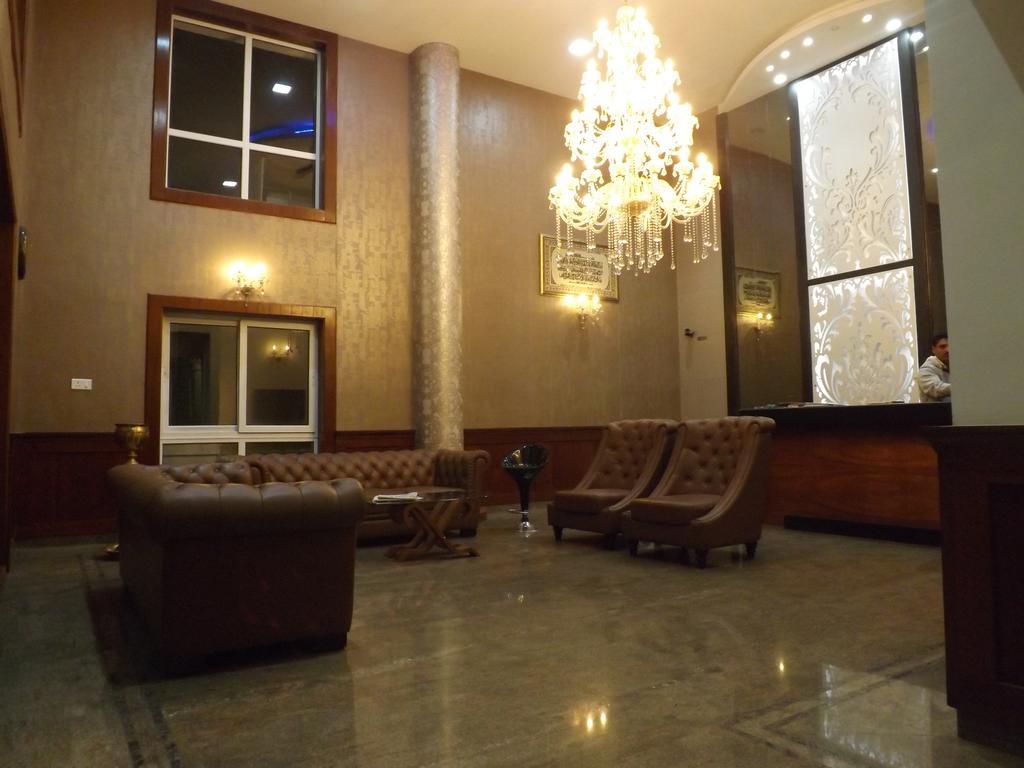 The Majestic Crown Hotell Ooty Exteriör bild