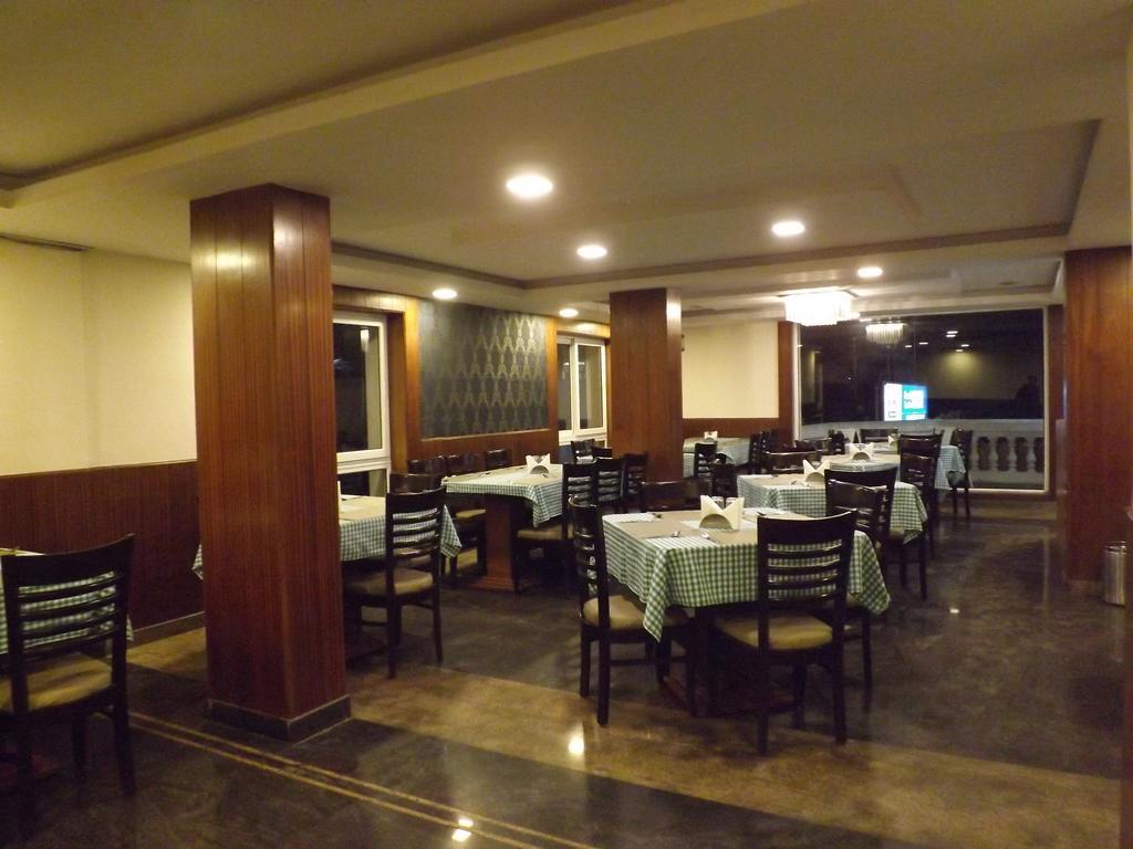 The Majestic Crown Hotell Ooty Exteriör bild