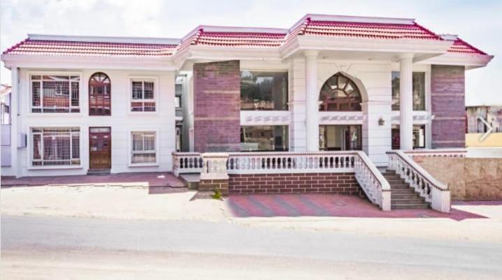 The Majestic Crown Hotell Ooty Exteriör bild
